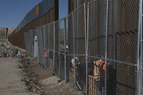 02/24/17: Agency plans to award Mexico border wall contracts by April